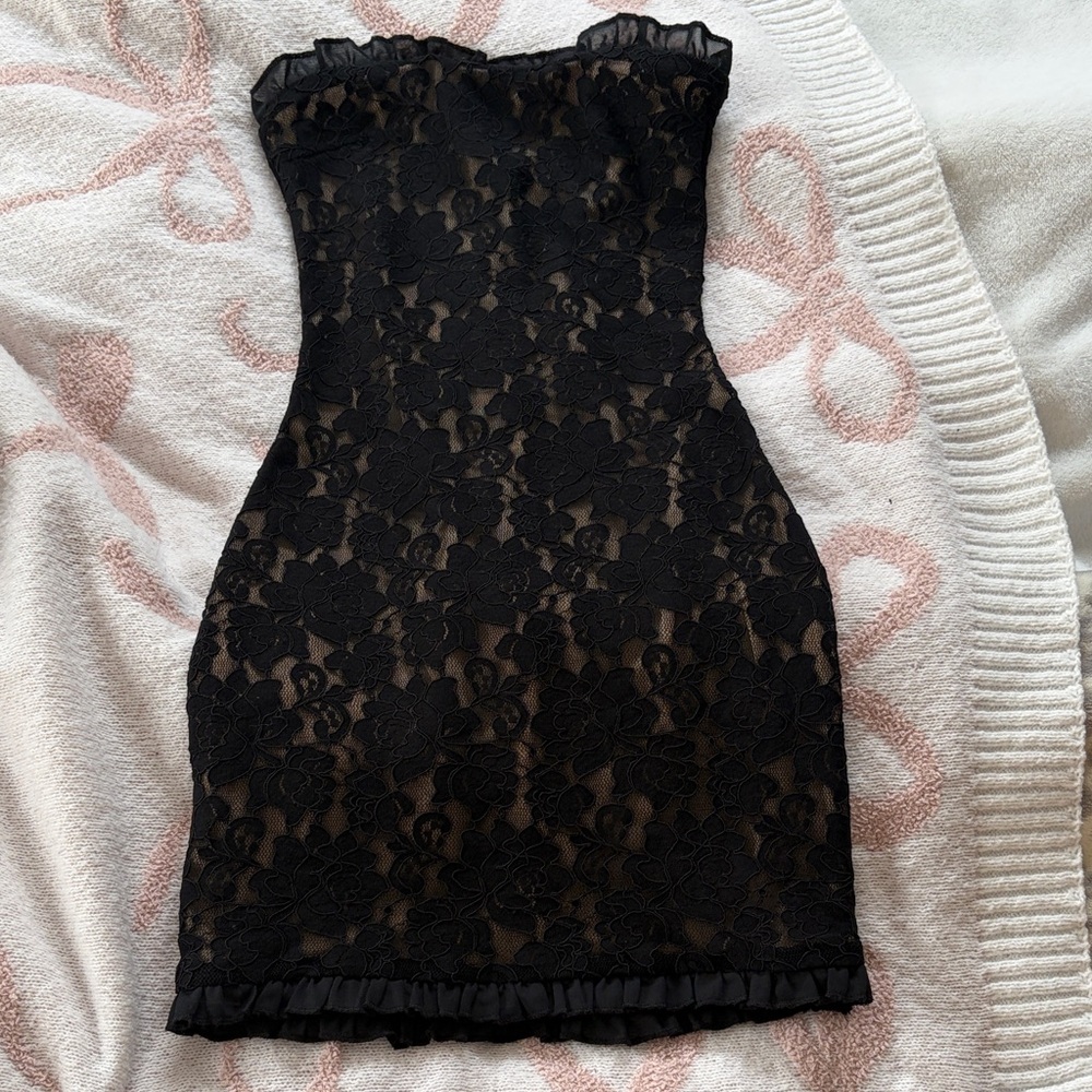 White fox black lace dress
